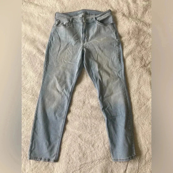 Old Navy Denim - Old Navy Hi-rise WOW Straight Jeans